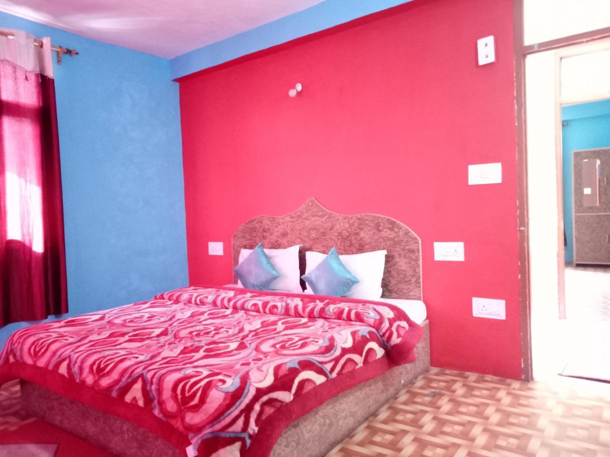 Non Stop Cafe Hostel & Stay Manāli Стая снимка