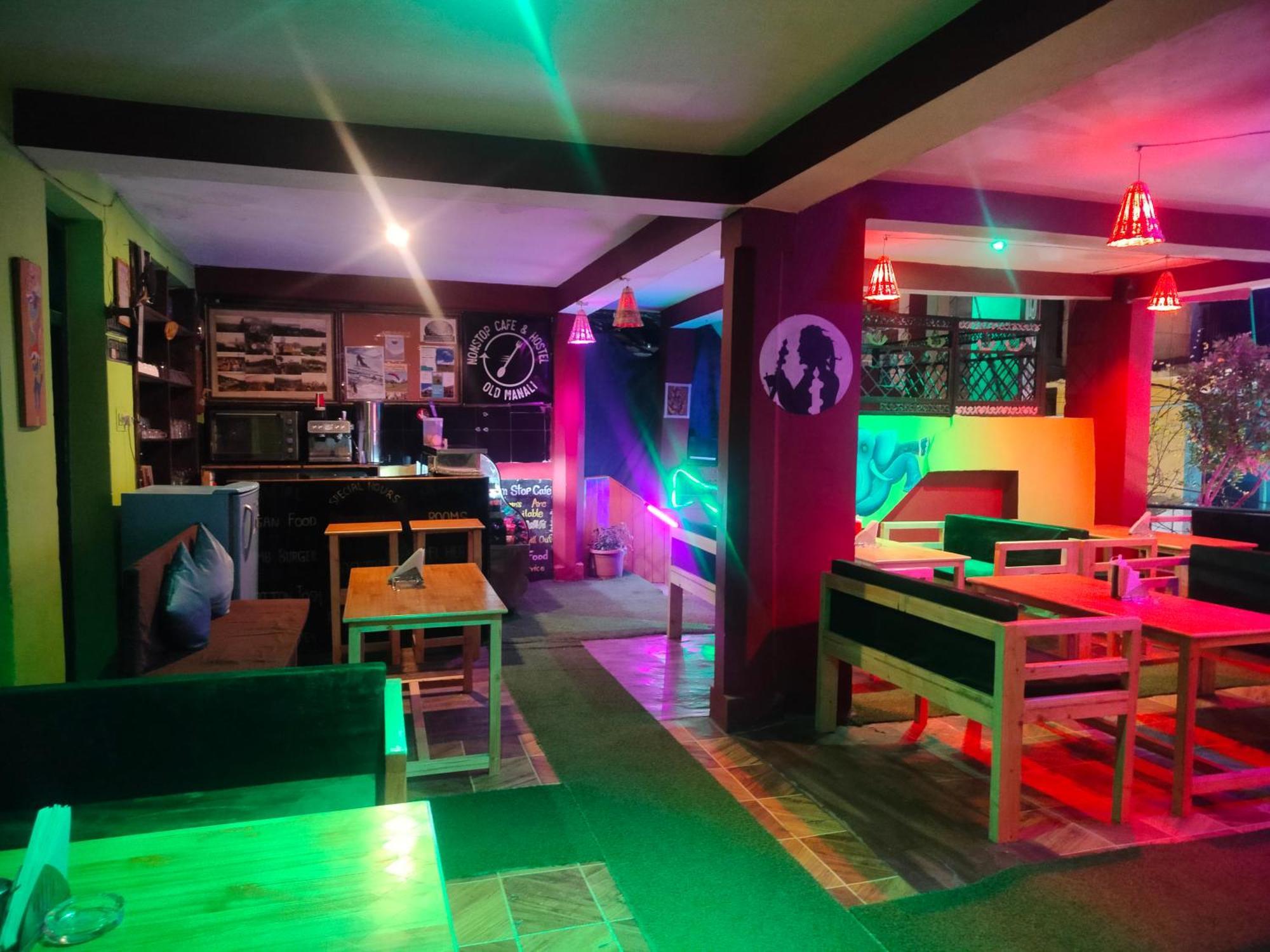 Non Stop Cafe Hostel & Stay Manāli Екстериор снимка