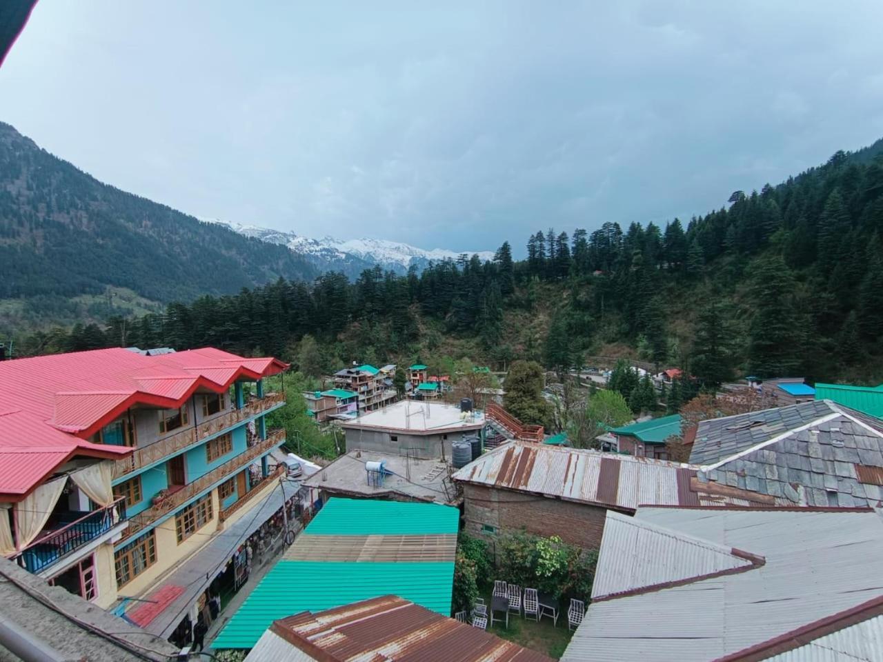 Non Stop Cafe Hostel & Stay Manāli Стая снимка