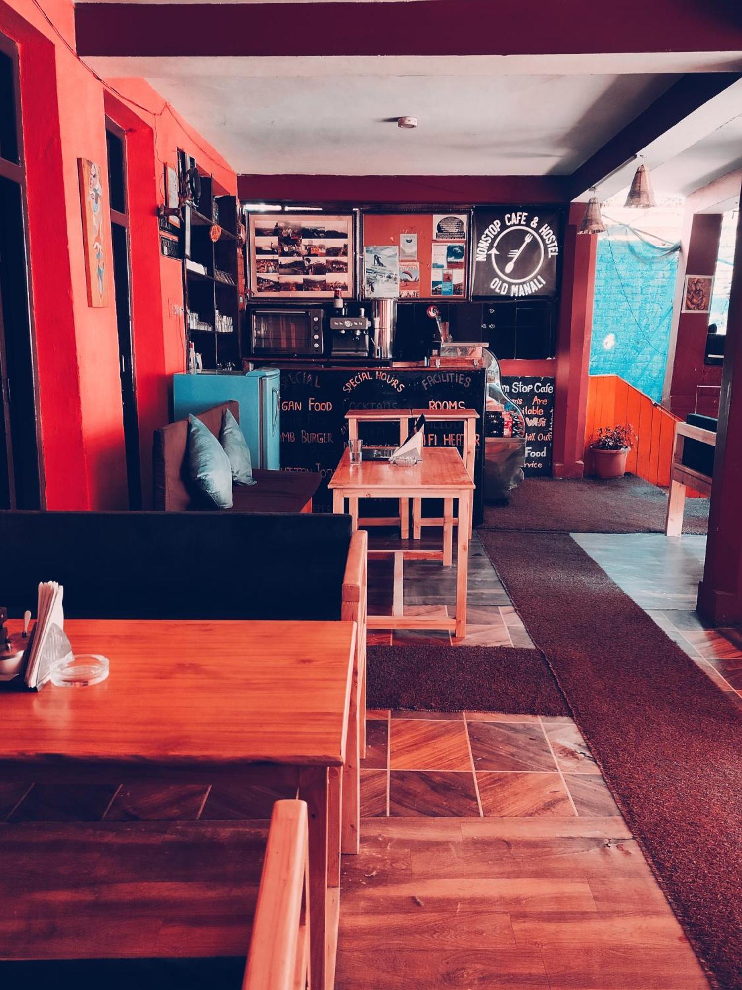 Non Stop Cafe Hostel & Stay Manāli Екстериор снимка