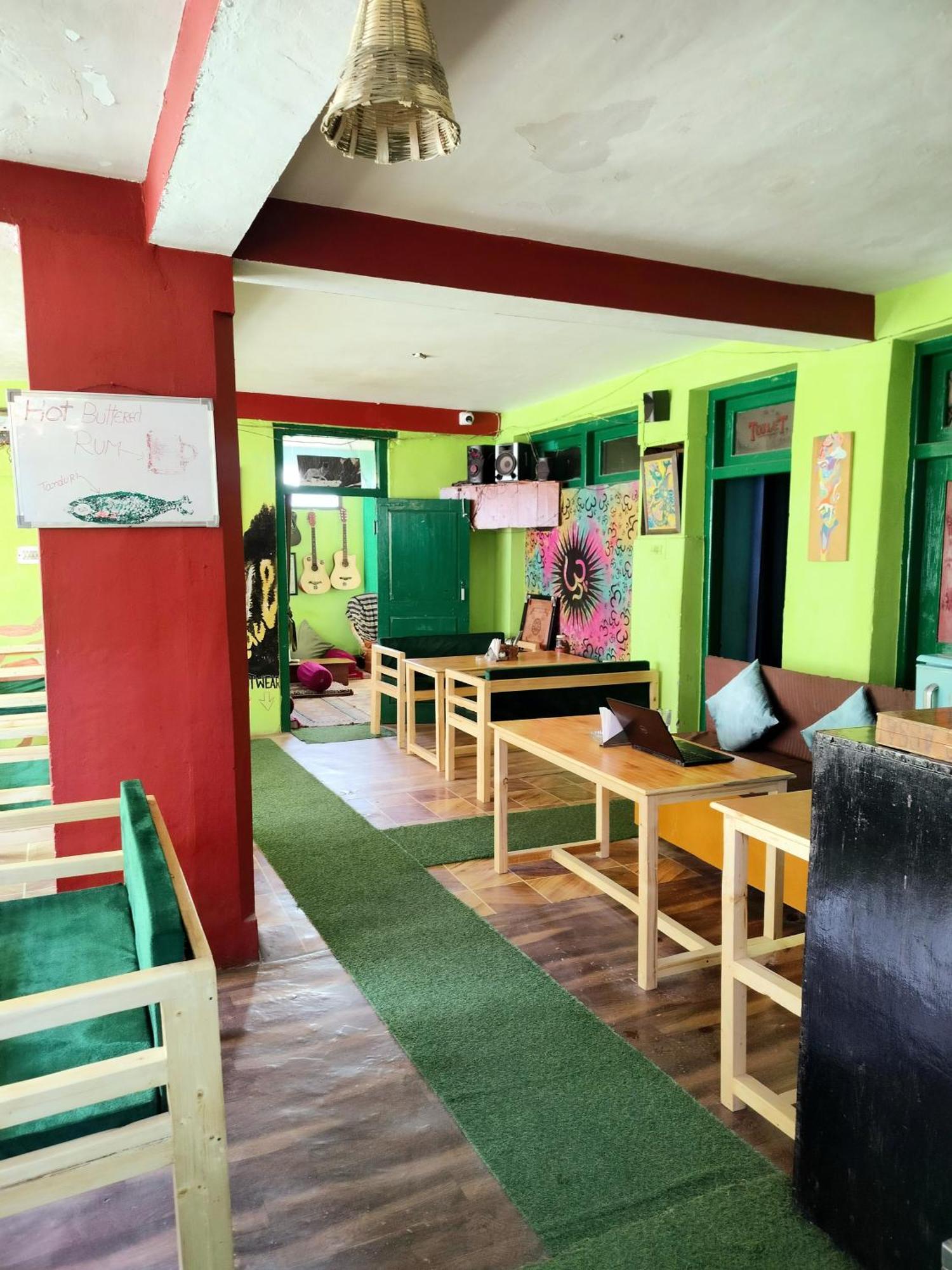 Non Stop Cafe Hostel & Stay Manāli Екстериор снимка