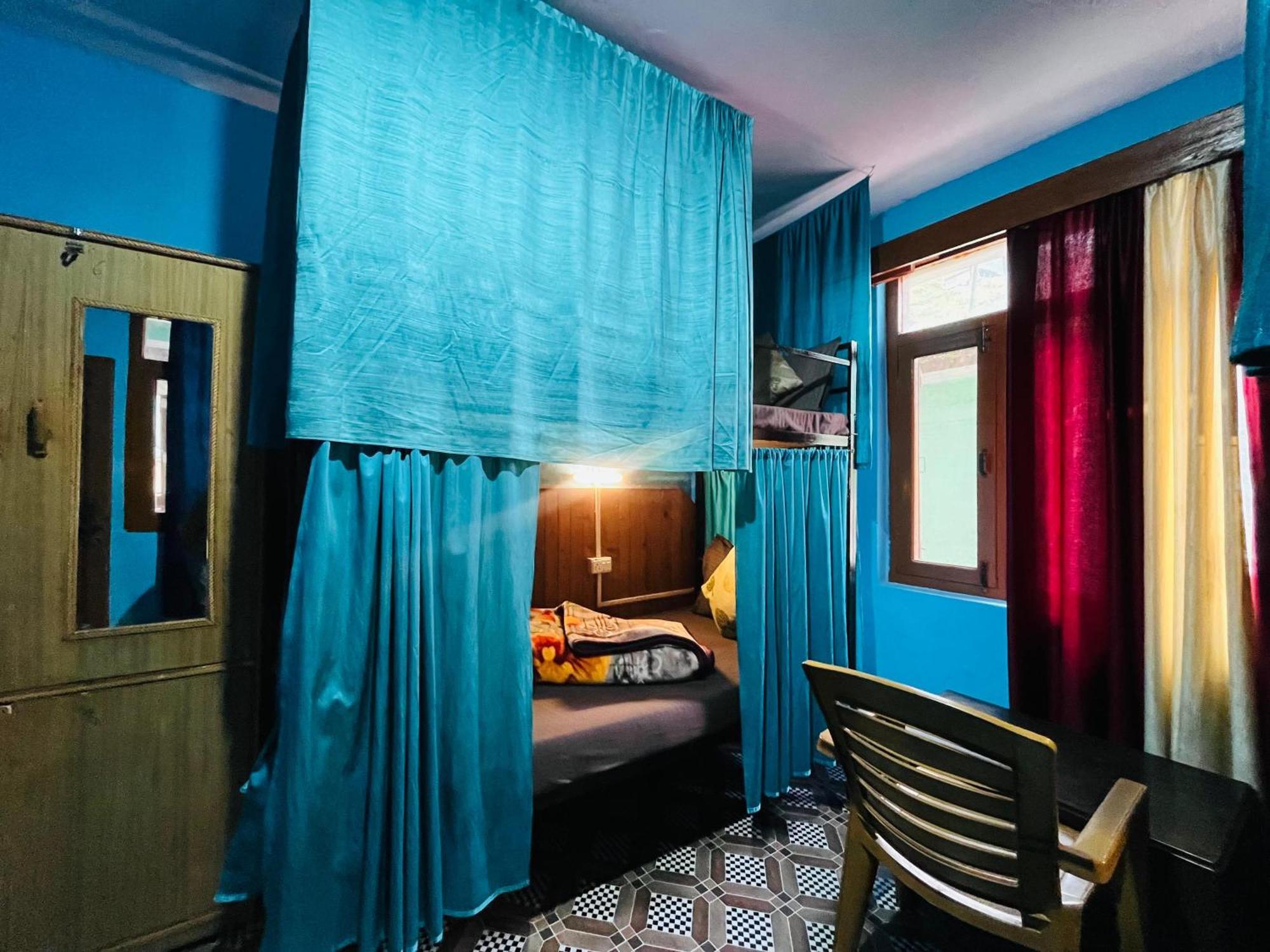 Non Stop Cafe Hostel & Stay Manāli Екстериор снимка